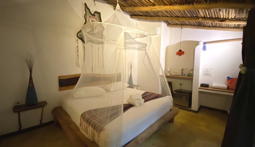 Deluxe Bungalow, 1 King Bed, Poolside