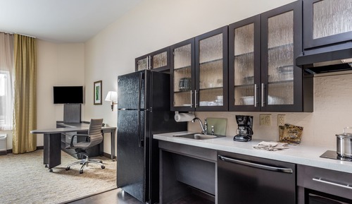 Studio, 1 King Bed, Accessible (Roll-In Shower)