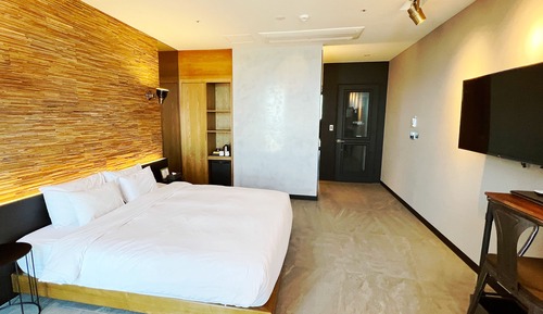 Standard Double Room, Non Smoking, Partial Ocean View