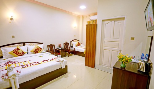 Deluxe Triple Room, 1 Bedroom, City View