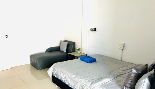 Basic Studio, 1 Queen Bed