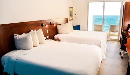 Room, 2 Queen Beds, Non Smoking