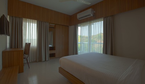 Deluxe Suite, Hill View