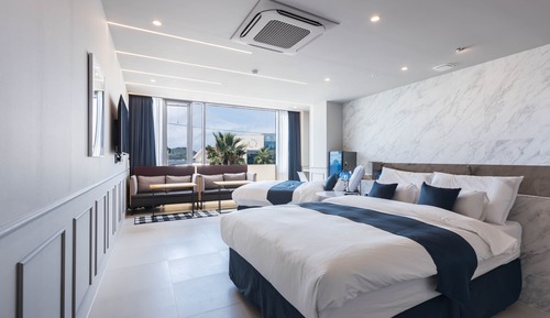 Pool Suite O