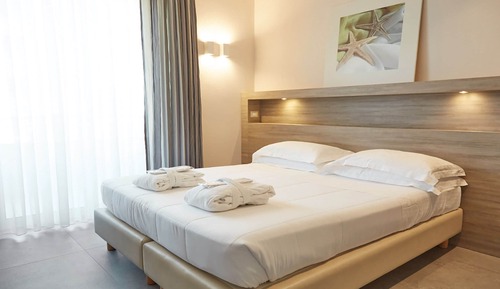 Deluxe Double Room, Terrace, Pool View