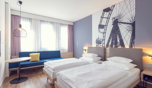 roomz Style Twin Room with Bench