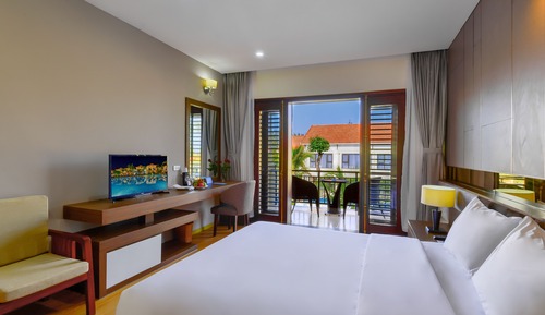 Deluxe Double Room, Pool View