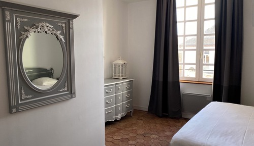 Apartment (Les Sœurs)