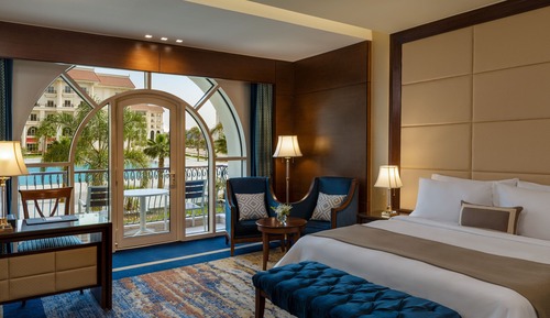Deluxe Room, 1 King Bed, Balcony, Pool View