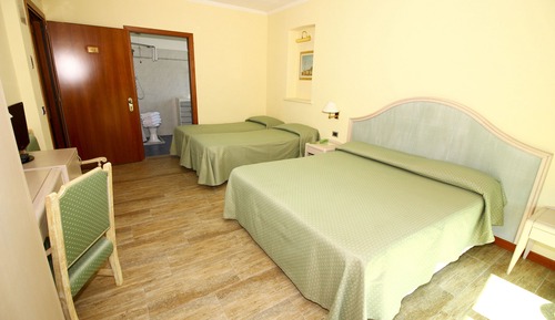 Classic Triple Room, Accessible