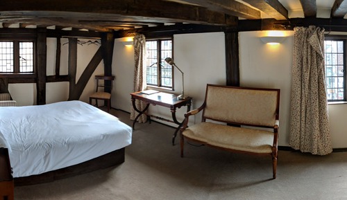 Standard Double Room (Shared Bathroom)