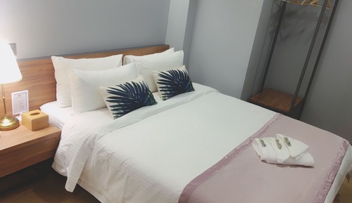 Standard Queen Room (No window)