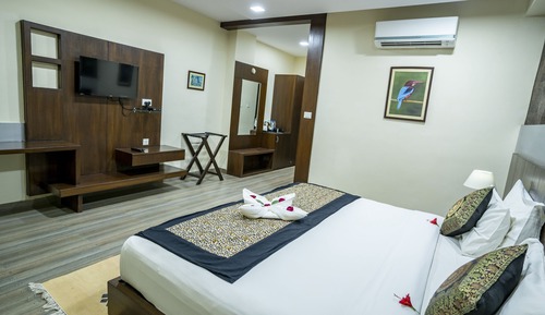 Deluxe Room, 1 King Bed, Garden View