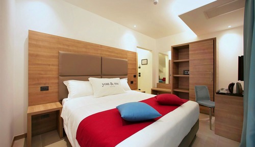 Junior Suite, Partial Sea View and Jacuzzi