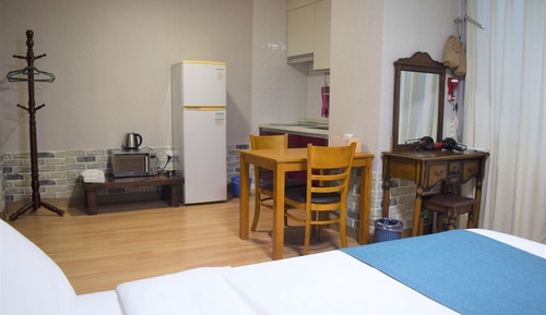 Economy Studio