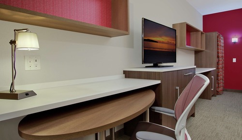 Suite, 1 King Bed, Accessible (Hearing)