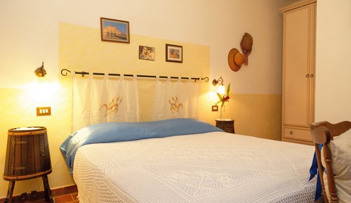 Classic Room, 1 Bedroom, Private Bathroom, Garden View