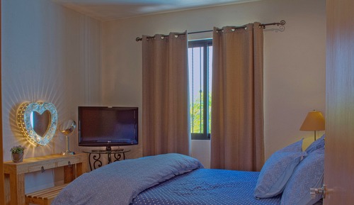 Comfort Room, 1 Queen Bed with Sofa bed, Poolside