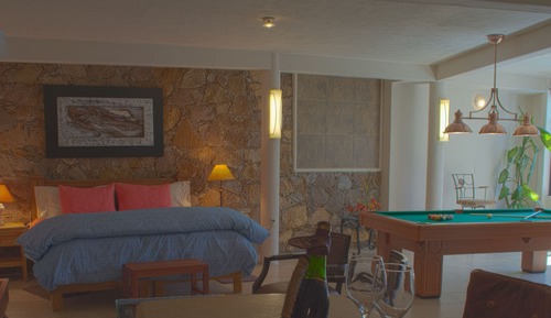 Comfort Room, 1 King Bed, Pool View, Executive Level