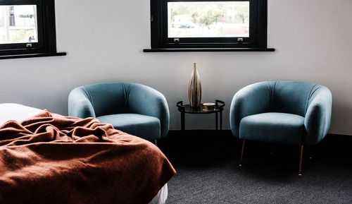 Room, 1 King Bed, Shared Bathroom