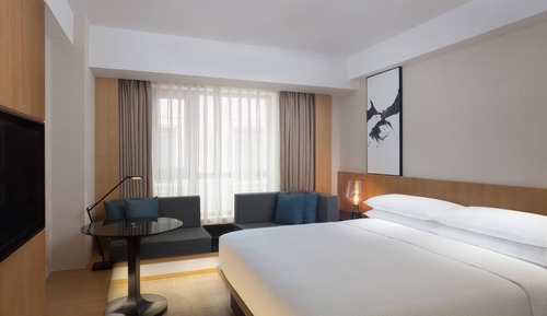 Standard Room, 1 King Bed