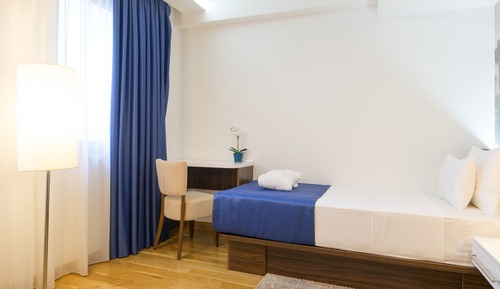 Single Room, 1 Double Bed