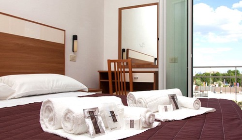 Single Room, Sea View