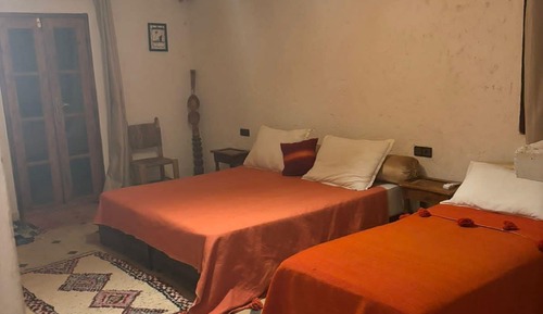 Family Room, Private Bathroom (Tamonte)