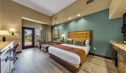 Room, 1 King Bed (Mobility Accessible Roll-In Shower)