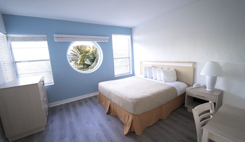 Economy Room, 1 King Bed Balcony, Ocean Surf Tower