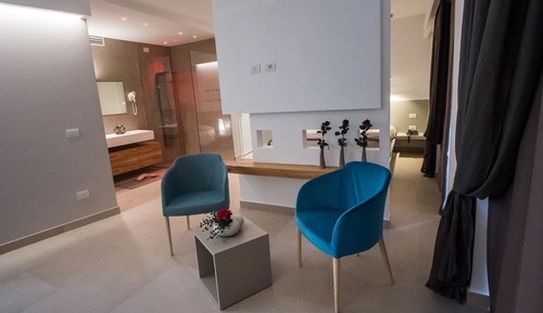 Executive Suite, Balcony, Valley View