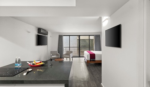 Deluxe Suite, 1 Queen Bed