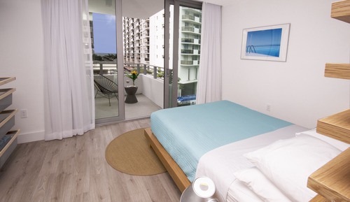Penthouse Oceanside Studio with Balcony