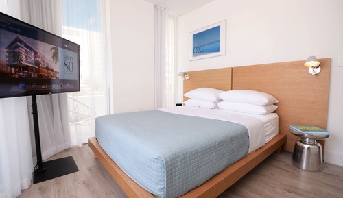 Corner One Bedroom Suite with Double Balcony