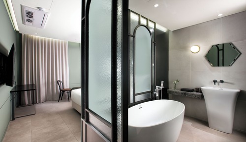 [Summer PKG for 2] Deluxe Twin Room with Breakfast and Swimming Pool Ticket for 1 Time Use