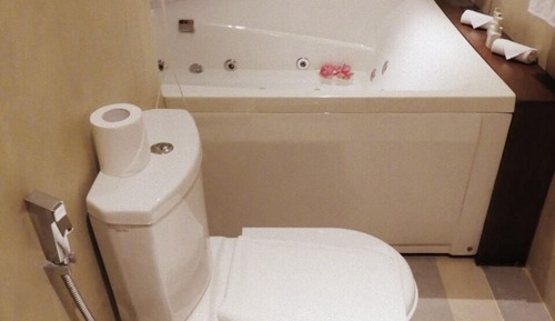 Traditional Suite, Jetted Tub, Courtyard Area