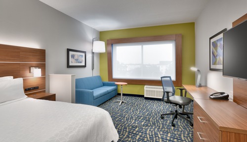 Suite, 1 King Bed, Accessible (Mobility, Roll-In Shower)