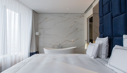 Executive Suite, 1 King Bed with Sofa bed (Panorama)