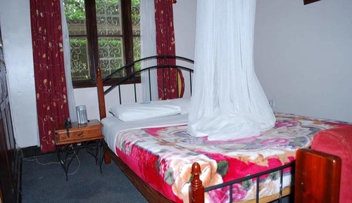Deluxe Suite, 1 King Bed, Non Smoking, Garden View