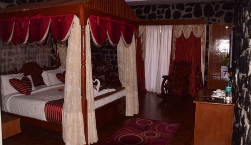 Honeymoon Suite