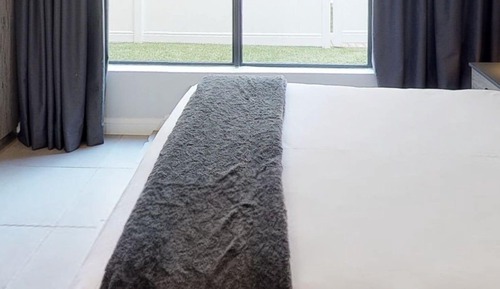 One Bedroom Apartment 