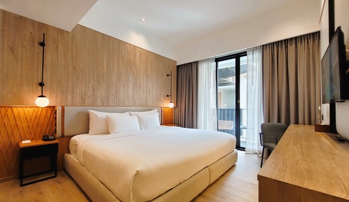 Deluxe Room, 1 King Bed, Balcony