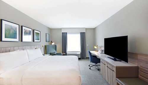 Room, 1 King Bed (Drinks & Snacks)