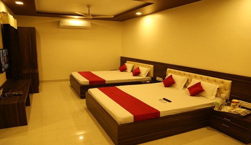 Deluxe Triple Room, Private Bathroom, City View