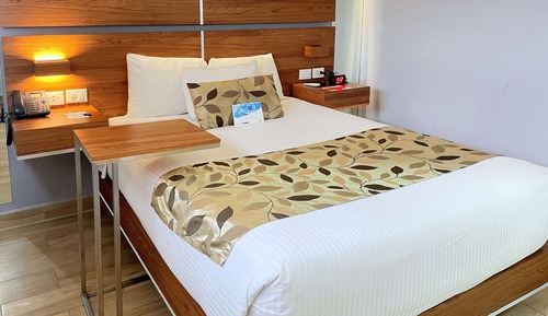 Standard Room, 1 Queen Bed, Non Smoking