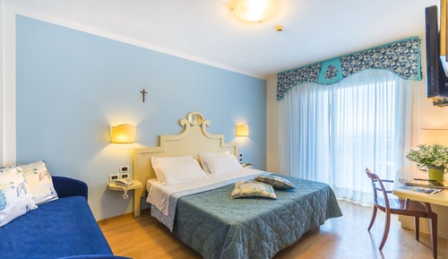 Deluxe Double Room, Partial Sea View