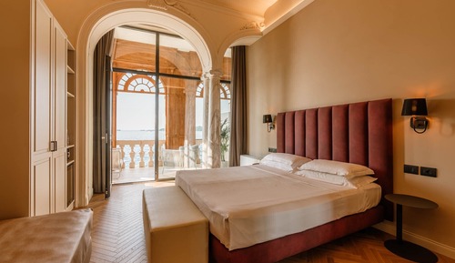 Signature Room