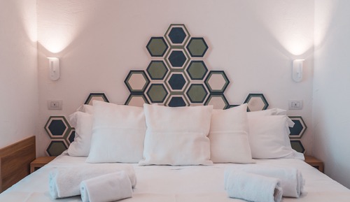 Design Suite, 1 King Bed, Garden View, Courtyard Area
