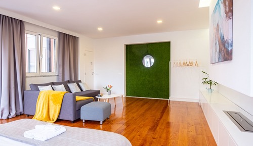 Design Double Room, Shared Bathroom