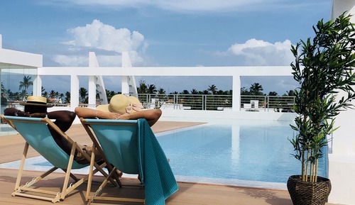Deluxe Premium Penthouse - Extra Pool Access